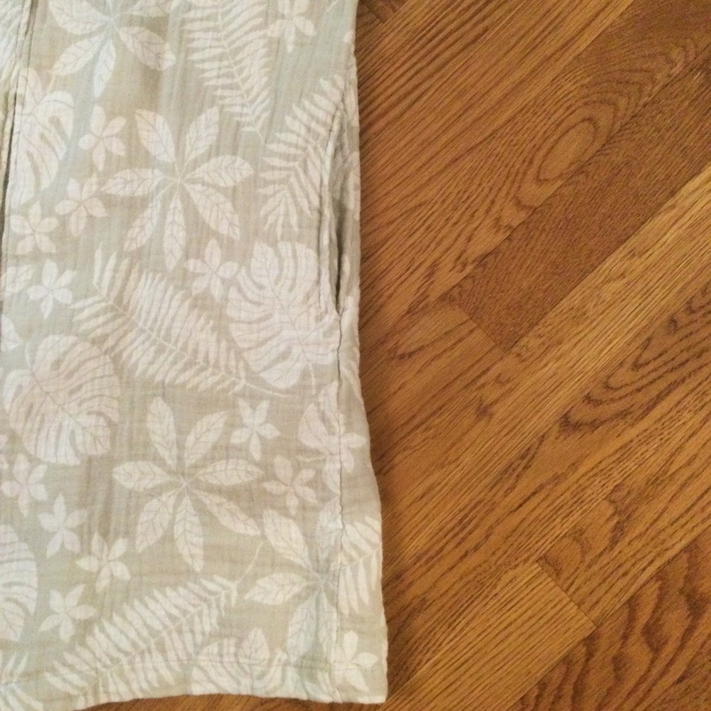 Tahari- Beautiful Long Linen Blazer with Open front. Size M - Picture 6 of 12